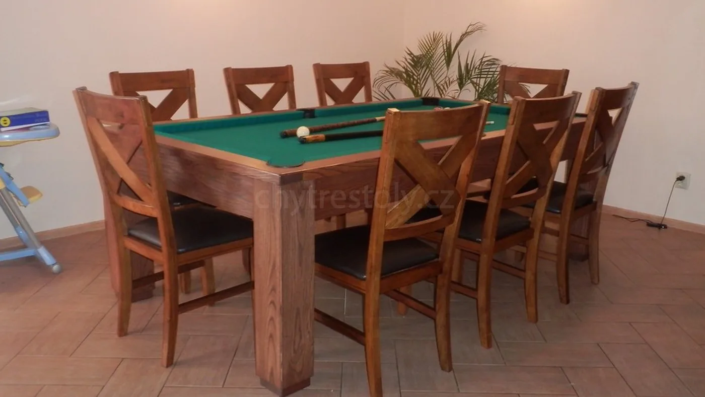 Furniture – masivní dřevěný stůl